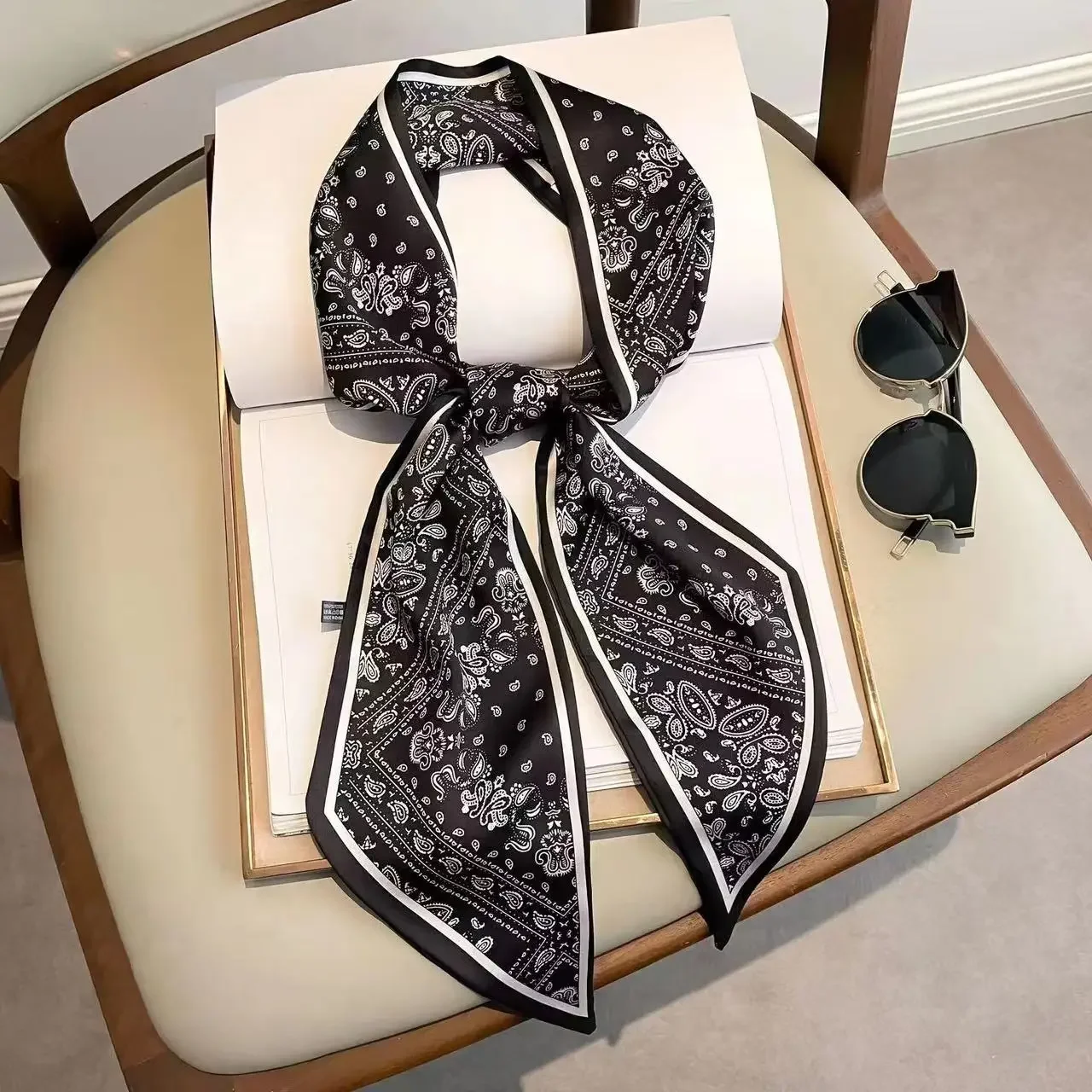 Luxury Bags Online - ผ้าพันคอพิมพ์ลายสก็อต ผ้าคาดผมลายม้า ผ้าพันคอผู้หญิงแบบแคบ ริบบิ้นผูกกระเป๋า ผ้าพันข้อมือแบรนด์หรู ผ้าพันคอแฟชั่น