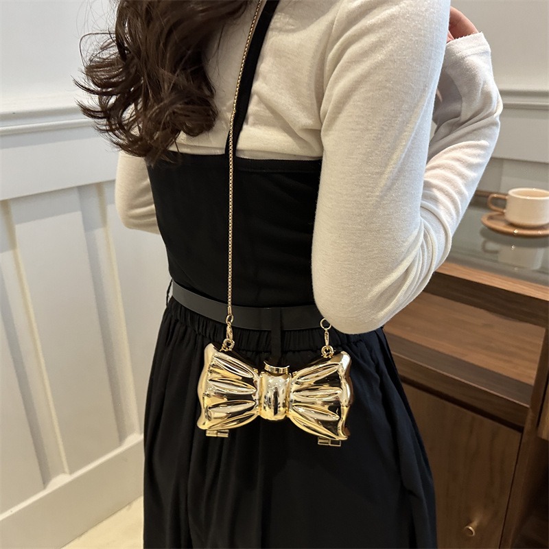กระเป๋าถือโลหะขนาดเล็กสุดหรูพร - Luxury Bags Trending บทวิจารณ์และราคา